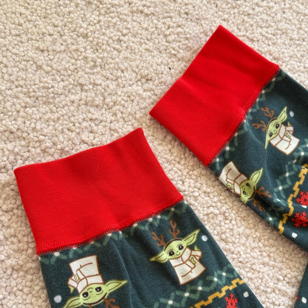 Hanna Andersson Festive Star Wars Long Sleeve PJ Top- Green and Red - Picture 12 of 16
